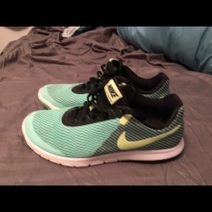Nike size 7 lightweight sneakers